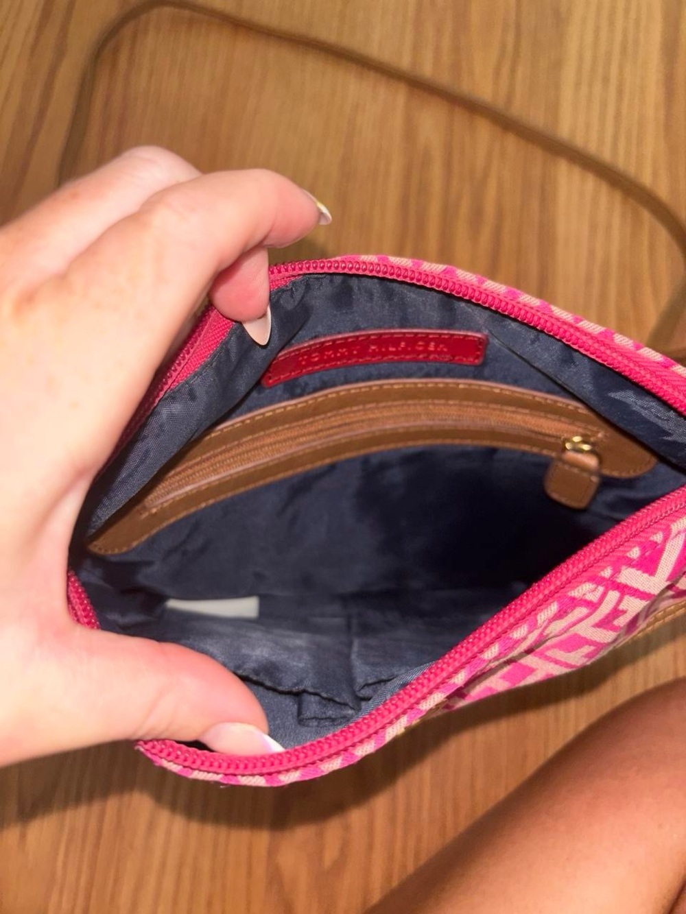 Tommy Hilfiger Crossbody Purse - Picture 5 of 7